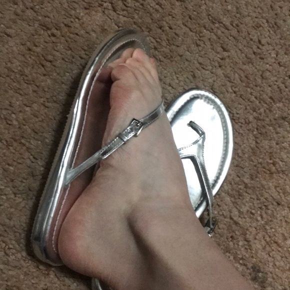 Silver flip flops - Picture 5 of 7
